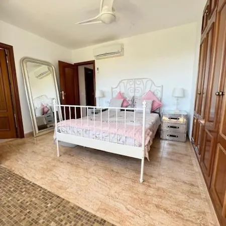 Holiday home Estupendo Adosado